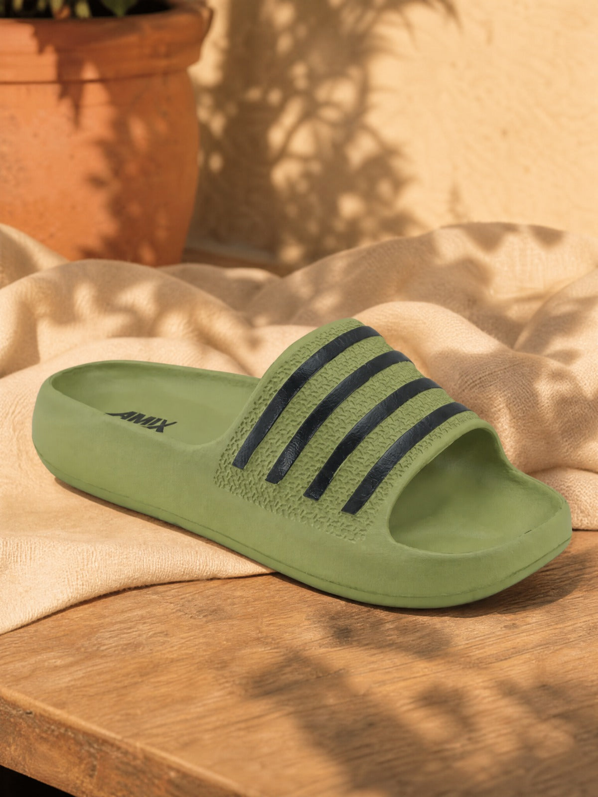 Amix_JIRUB320_ciabatte_estive_uomo_verde_ambientata