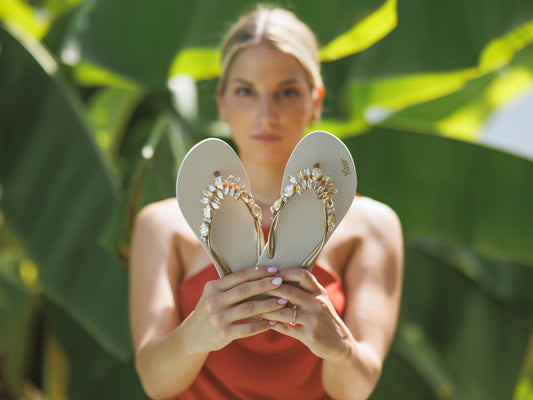 Amix_diva_infradito_donna_beige_ambientata_piante