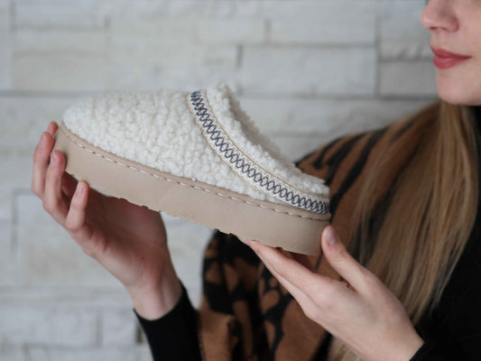 CCIMONTD19_dettaglio_ambientata_laterale_ciabatte_invernali_donna_amix