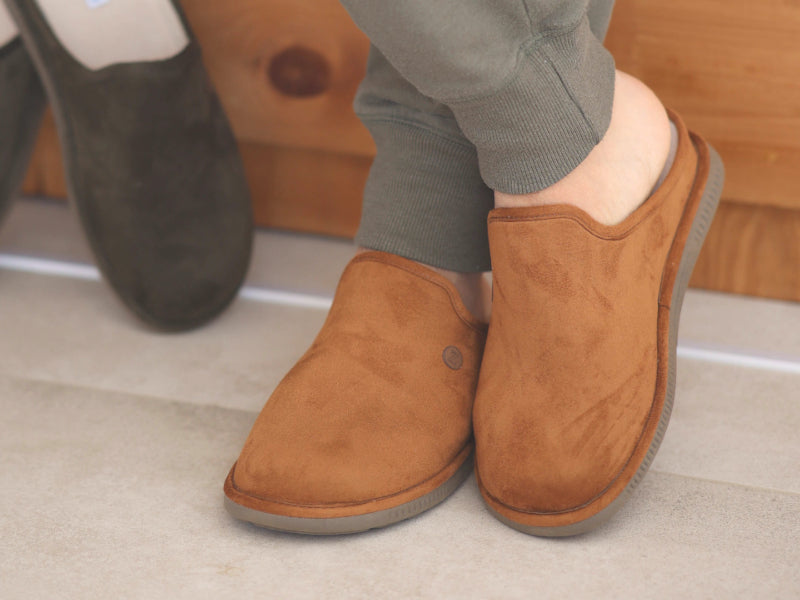 CCIROU2200A3S_dettaglio_ambientata_CIABATTE_INVERNALI_UOMO_ZEFFIRINO_CAMEL