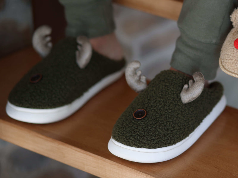 CHBNOELU13A1A_CIABATTE_INVERNALI_UOMO_NOEL_RENNA_AMIX_ambientata