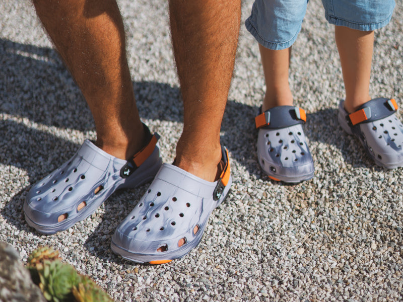 amix_sabot_splash_da_giardino_blu_indossato_con_bambino_0d3b4fb4