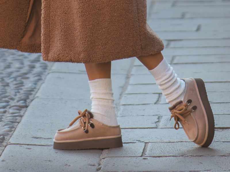zeffirino_scarponcino_donna_belud5_beige_ambientata_camminata