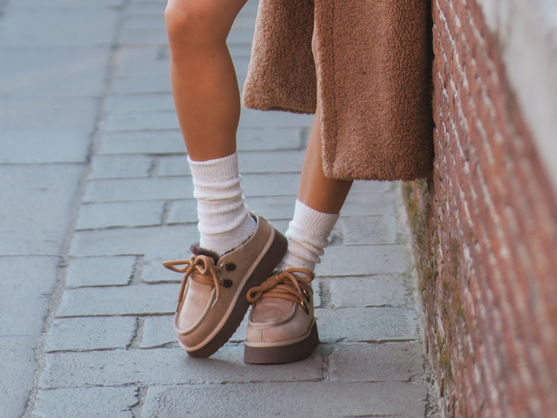 zeffirino_scarponcino_donna_belud5_beige_indossata_muretto